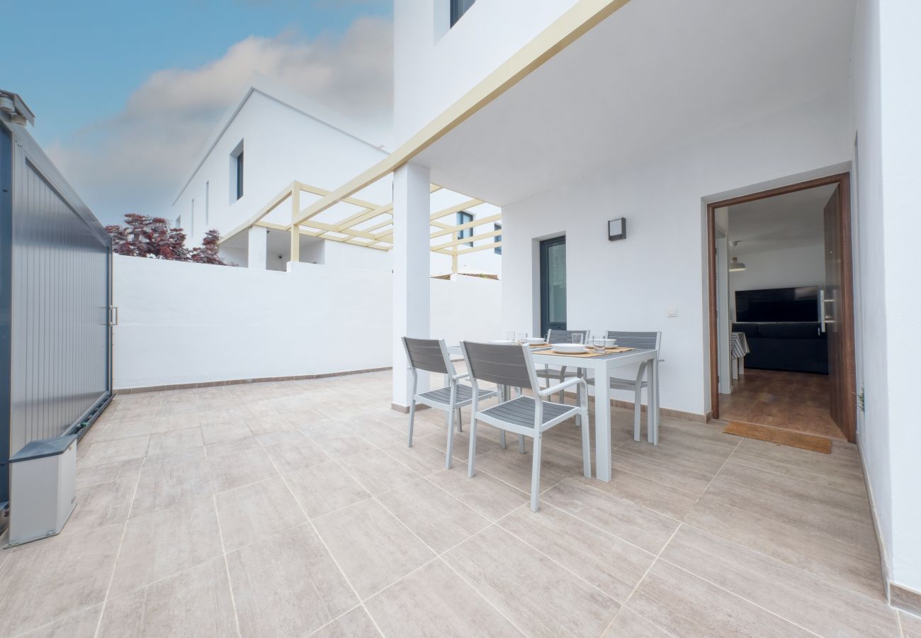 Ferienhaus in Costa Teguise - Casa Juana Isabela - große Terrasse, schnelles WLAN, ruhige Lage