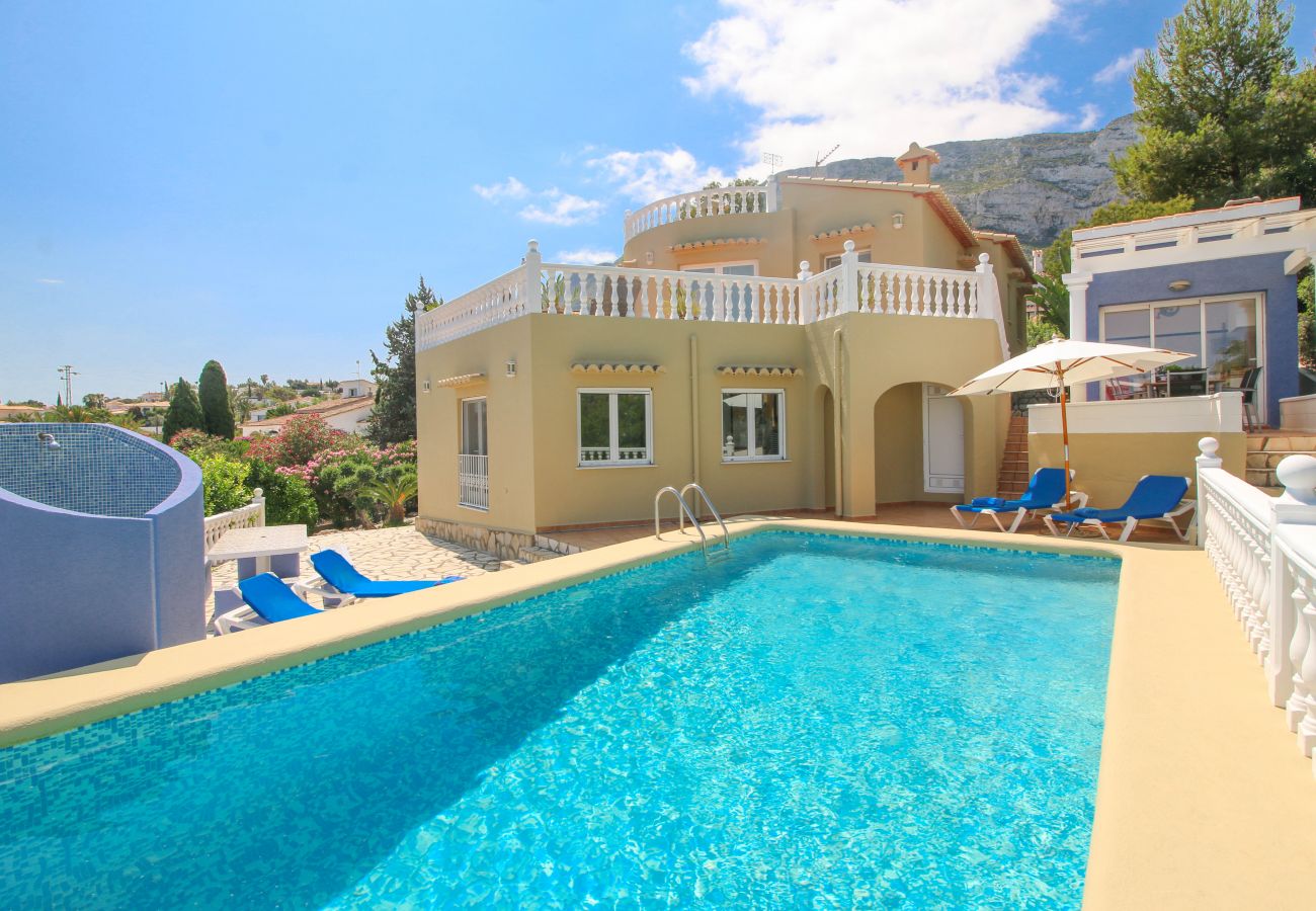 Villa in Denia - Villa mit Panoramablick all inclusive in Denia für 8 Personen