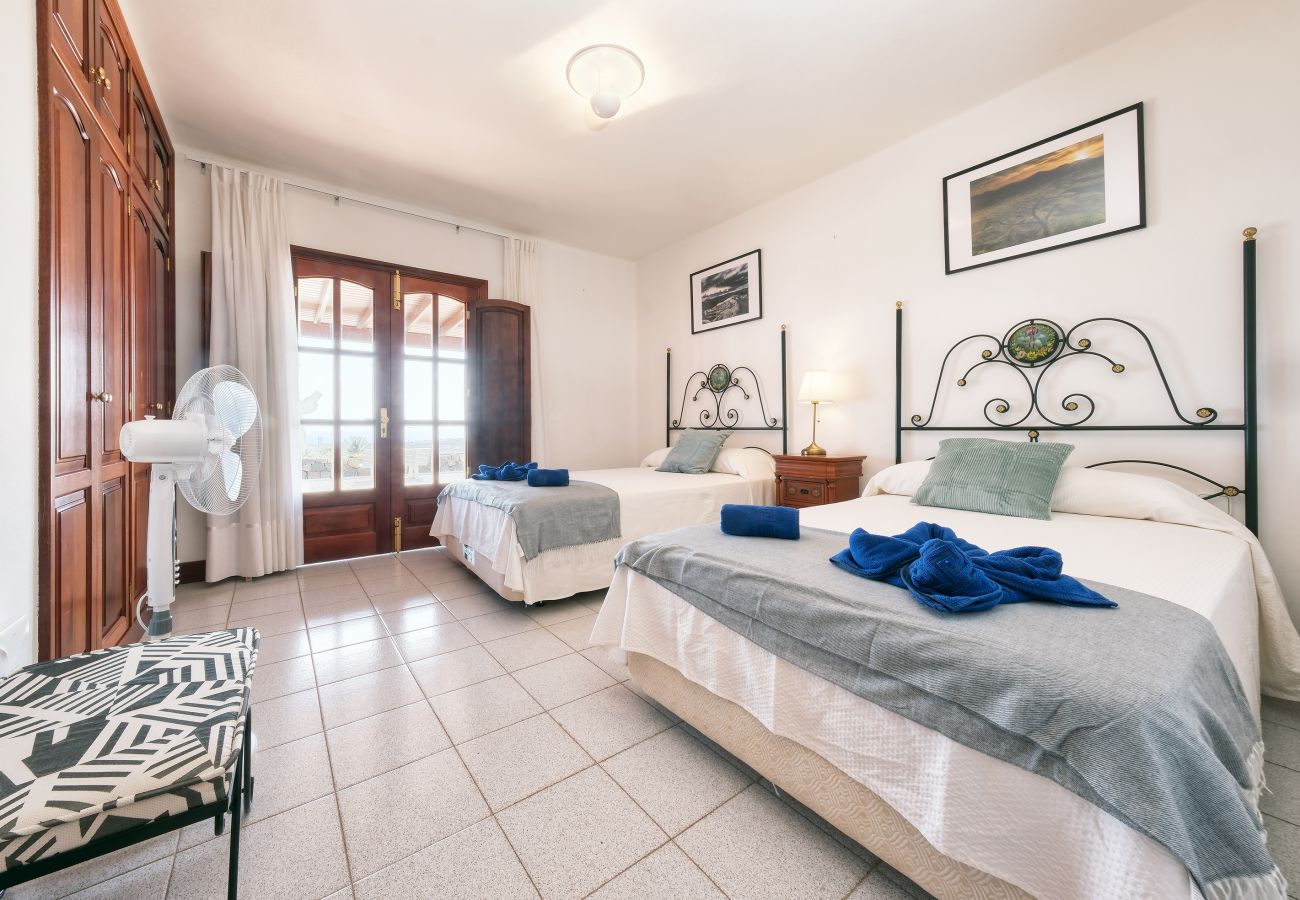 Villa in Puerto del Carmen - Villa Luciano-Oceanic Bliss