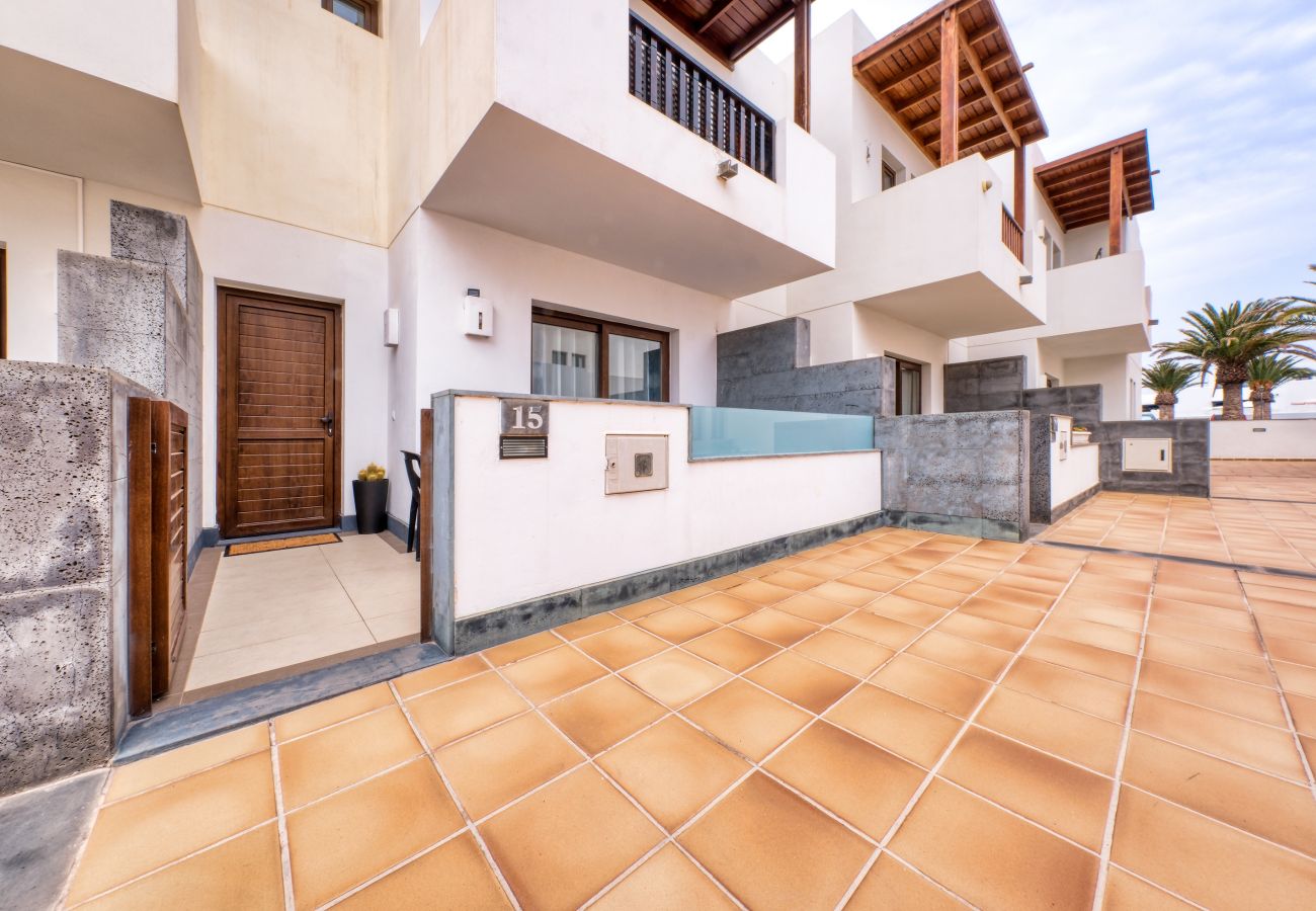 Ferienhaus in Puerto Calero - Casa Bleu – asa Bleu : 2 Etagen, 2 Schlafzimmer, ausgestattete Küche, Balkon, Terrasse und Grill 