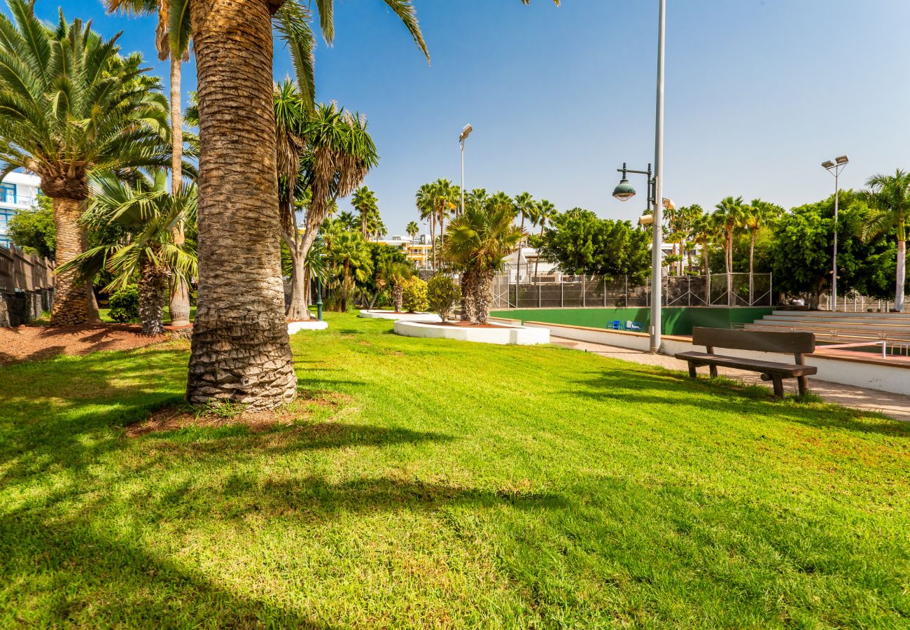 Ferienhaus in Puerto del Carmen - White Volcano -200 m vom Strand entfernt - Zugang zum Sportzentrum Fariones inklusive (Schwimmbad, Sauna, Fitnessraum)