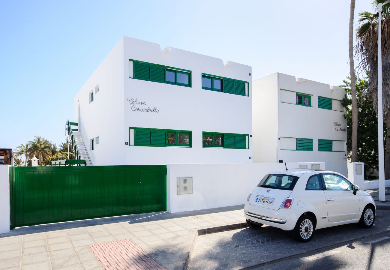 Ferienhaus in Puerto del Carmen - Orange Volcano - 00 m vom Strand entfernt - Zugang zum Sportzentrum Fariones inklusive (Schwimmbad, Sauna, Fitnessraum)