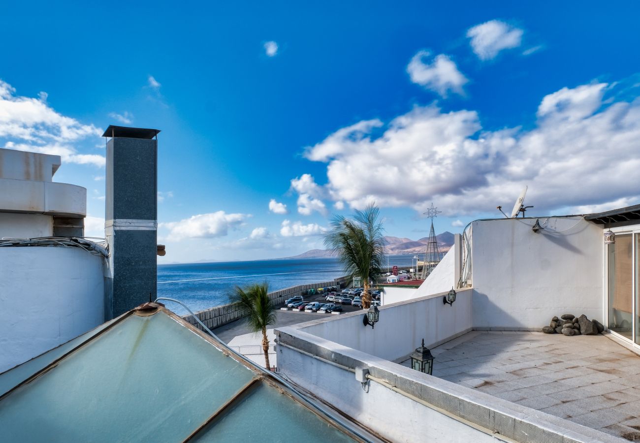 Ferienhaus in Puerto del Carmen - CASA VARADERO-ZENTRAL MIT MEERBLICK-En alemán, la frase sería:  