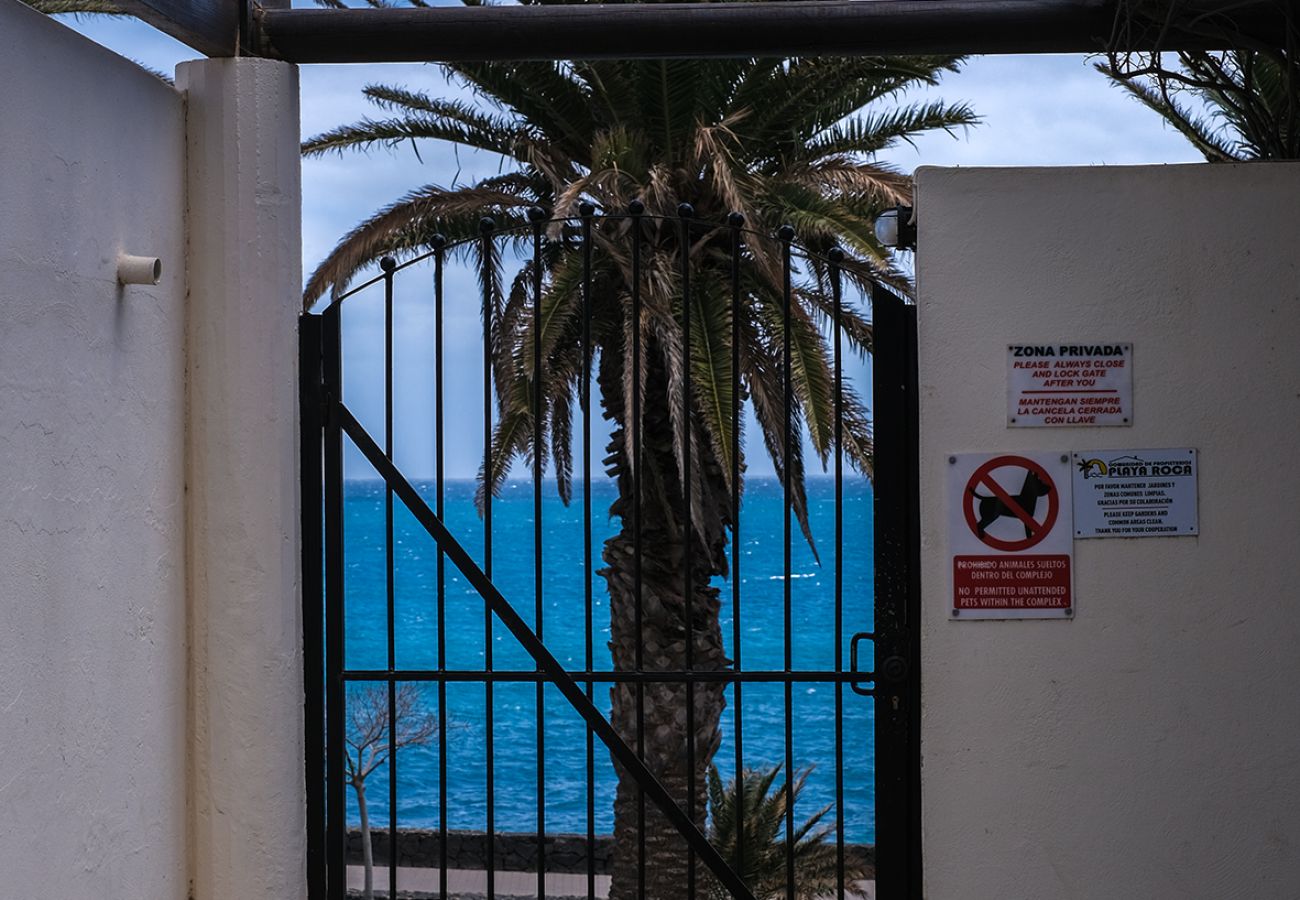 Ferienhaus in Costa Teguise - Luxuriöser Bungalow direkt an der Strandpromenade