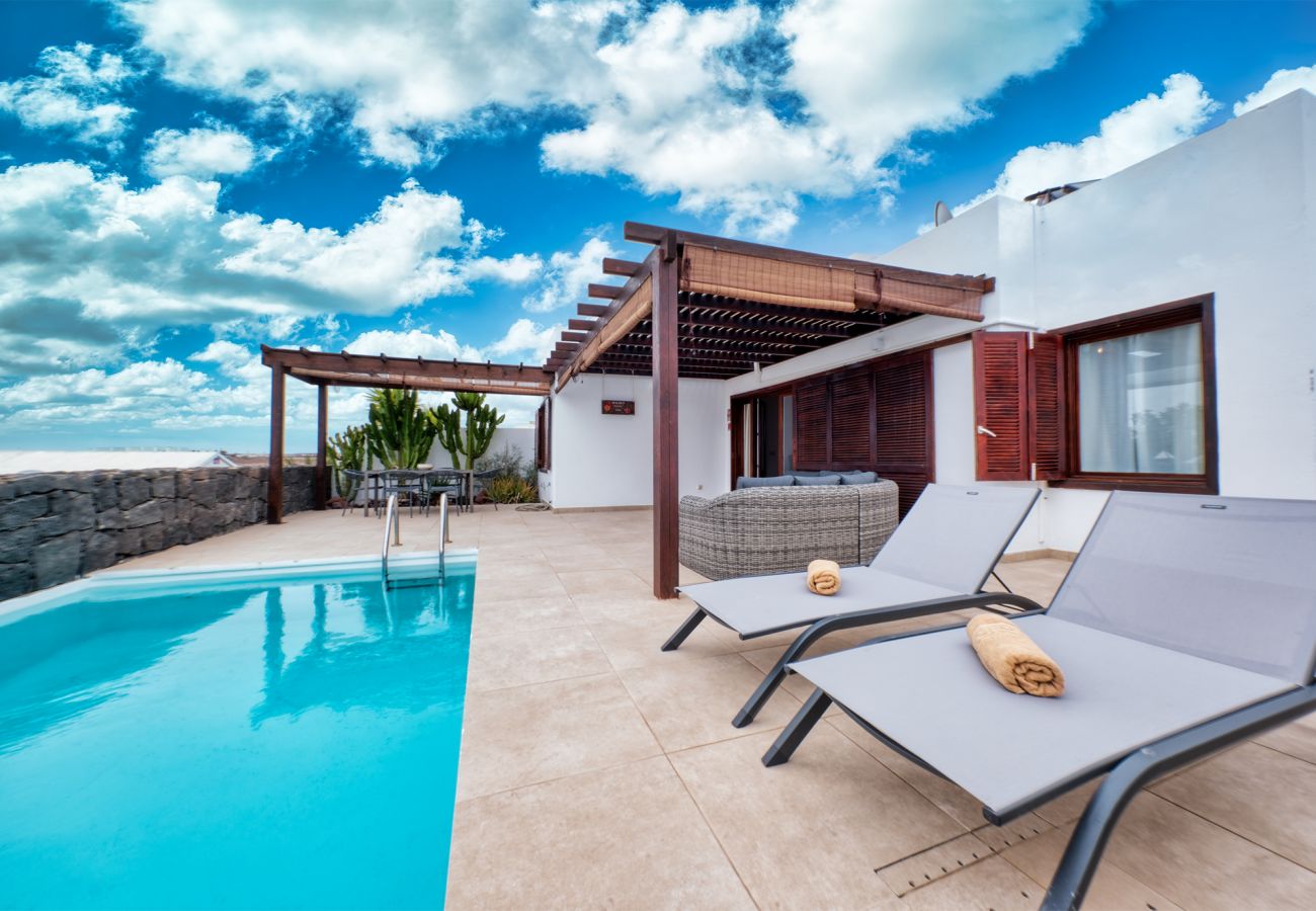 Ferienhaus in Playa Blanca - Villa Malolo-privater Pool und Whirlpool