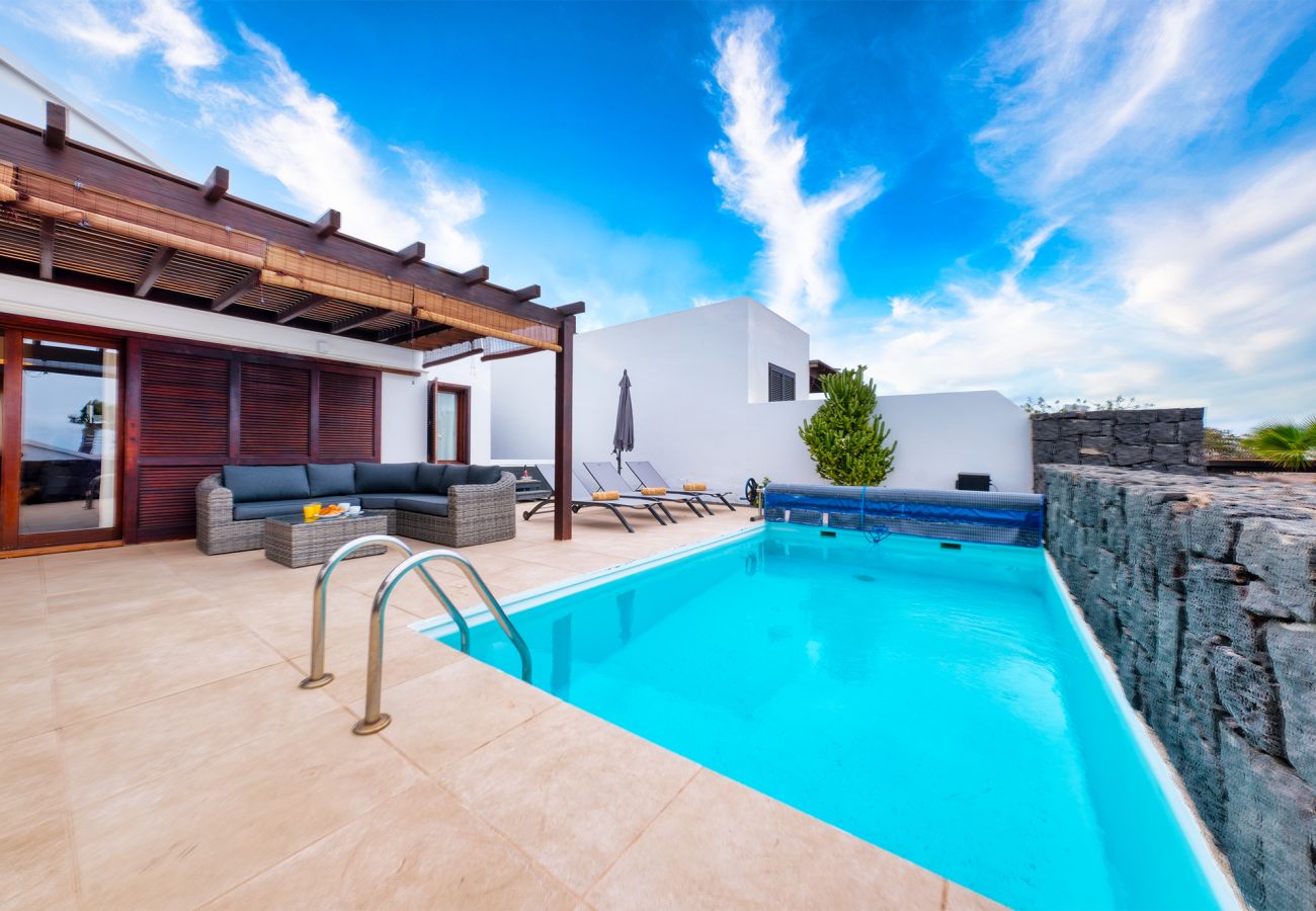 Ferienhaus in Playa Blanca - Villa Malolo-privater Pool und Whirlpool