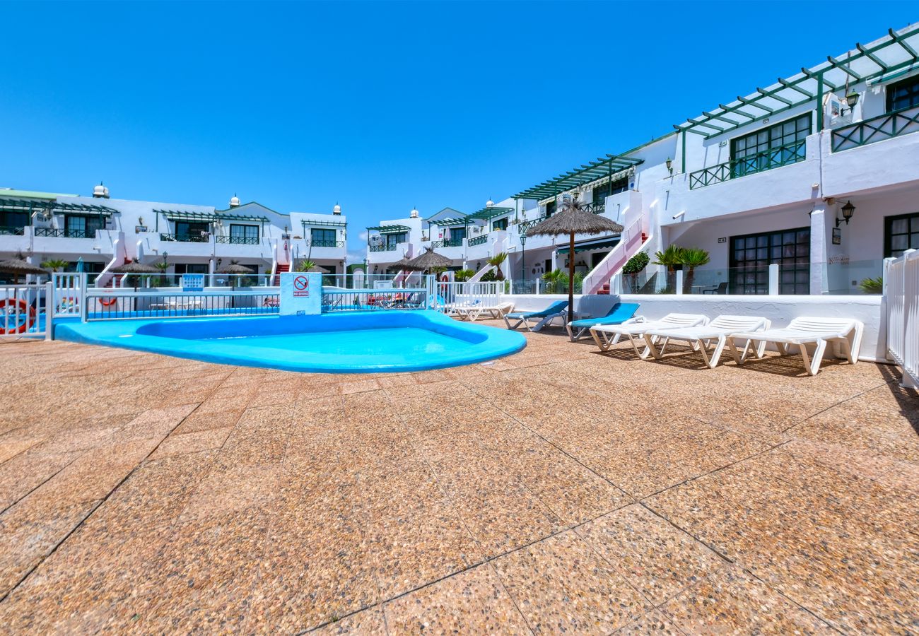 Ferienhaus in Puerto del Carmen - Vela Azul POOL & TENNIS - free AC &Good WIFI- Smart TV