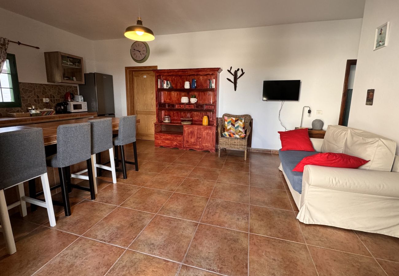 Ferienhaus in Tinajo - NoPasaNada: apartmento privado el Hierro, vistas al jardín