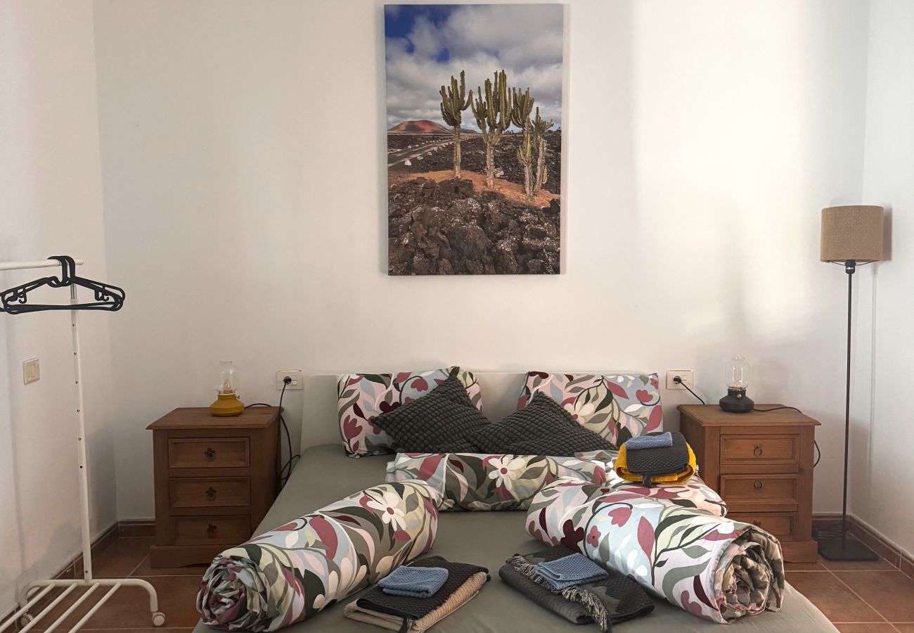 Ferienhaus in Tinajo - NoPasaNada: apartmento privado el Hierro, vistas al jardín