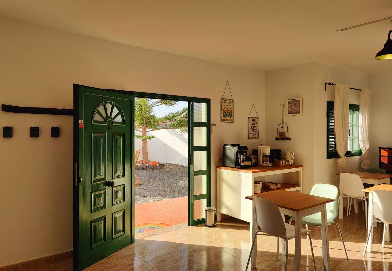 Zimmeranmietung in Tinajo - Casa NoPasaNada: habitación La Palma con baño privado 