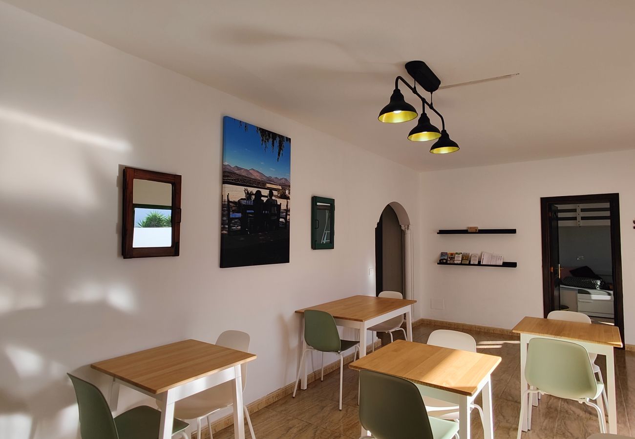 Zimmeranmietung in Tinajo - Casa NoPasaNada: habitación La Palma con baño privado 