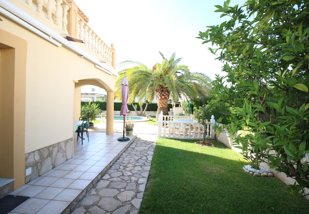 Villa in Denia - Villa with pool in Denia La Giralda BO