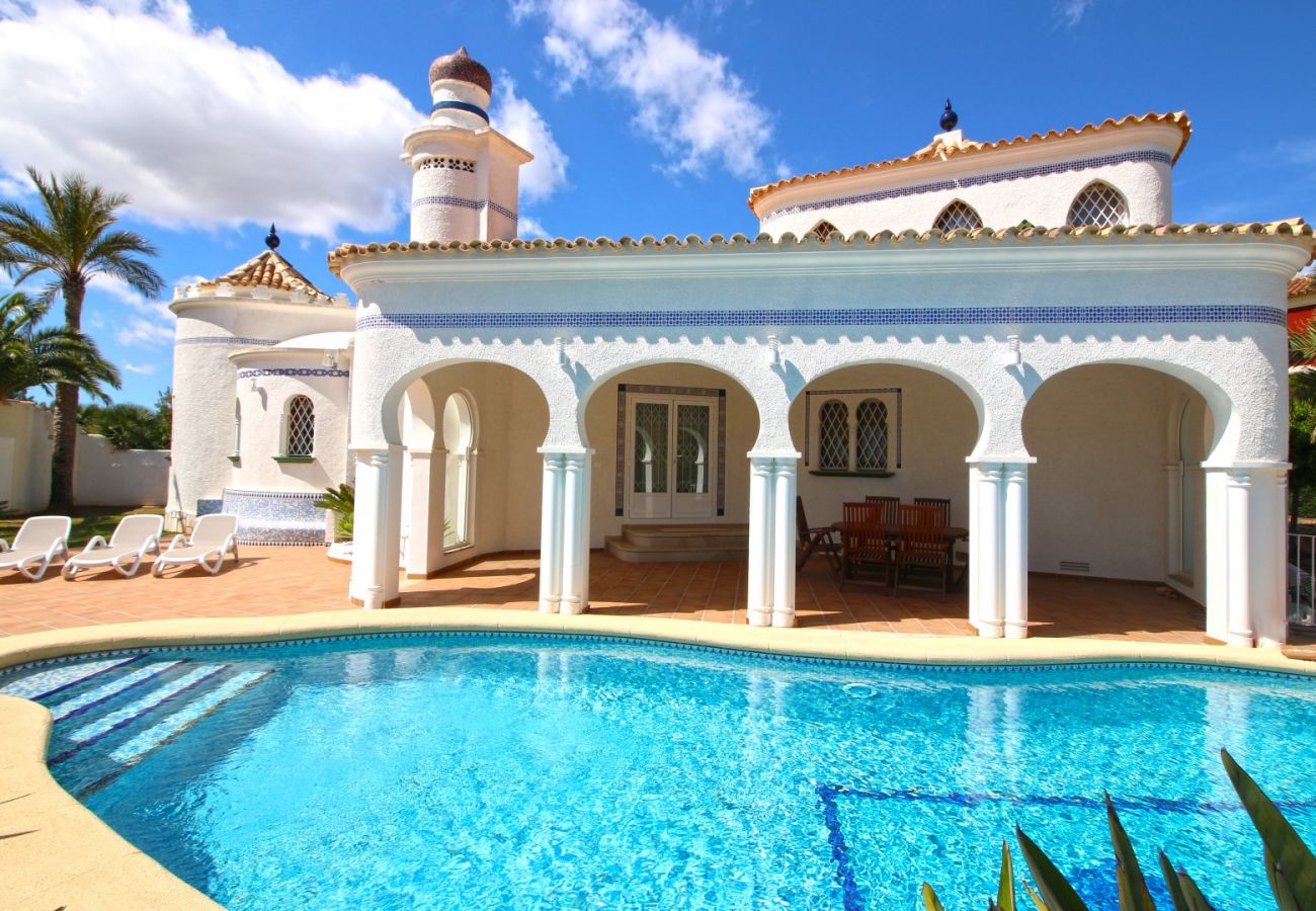 Villa in Denia - Luxurious Villa with air conditioning and pool Marquesa GU 4 People