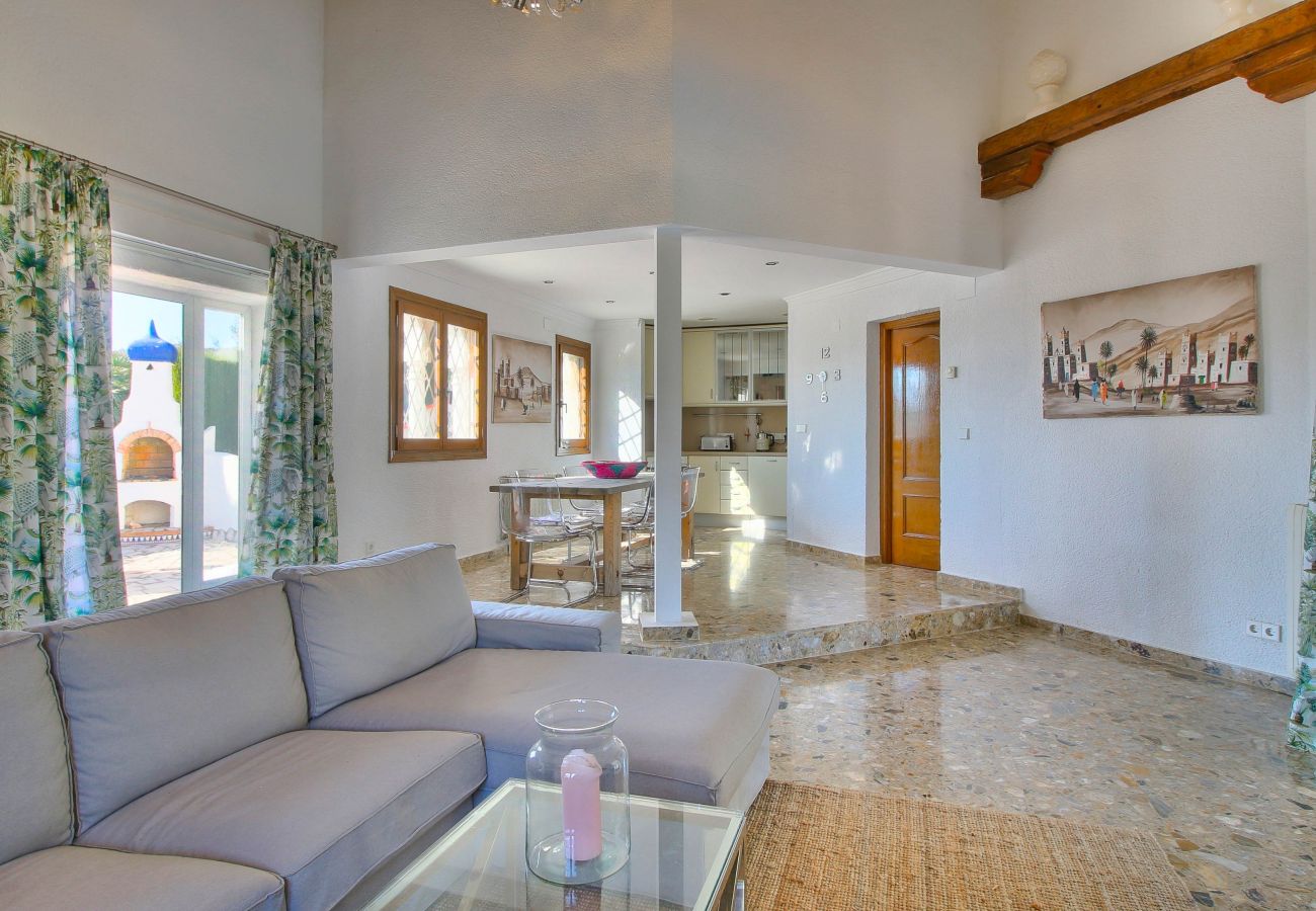 Villa in Denia - Luxurious Villa with air conditioning and pool Marquesa GU 4 People