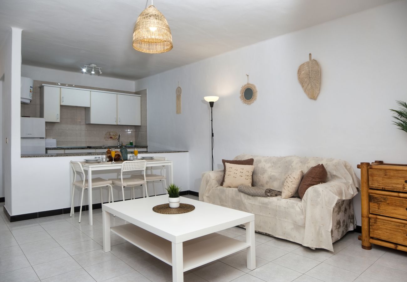 House in Puerto del Carmen - Suite Zefiro - 500m from the beach, terrace, fast WiFi