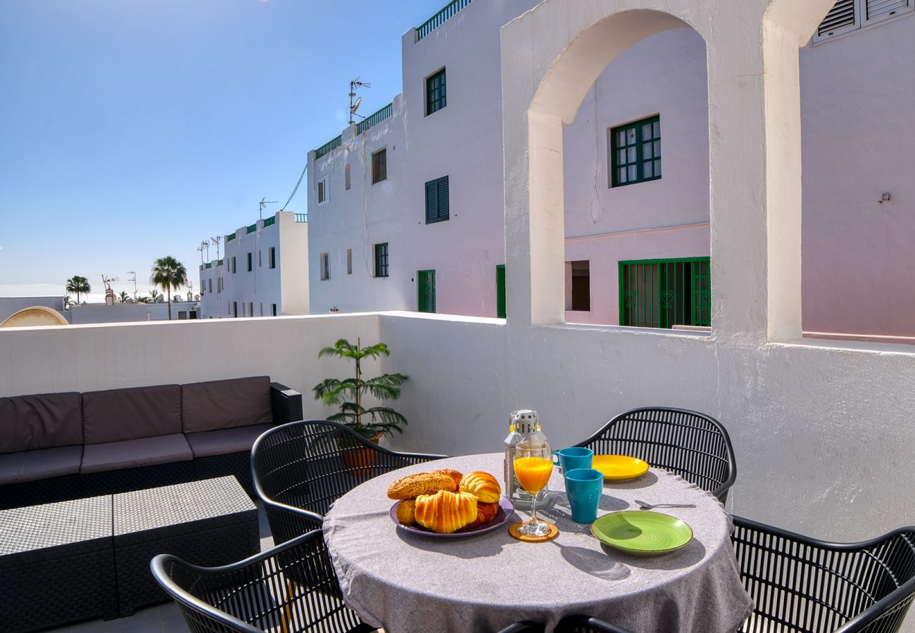 House in Puerto del Carmen - Sea Waves Lanzarote - Large terrace, community pool, WiFi with fiber