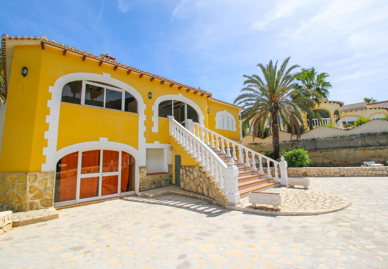 Villa in Denia - Large villa in Montgó with pool