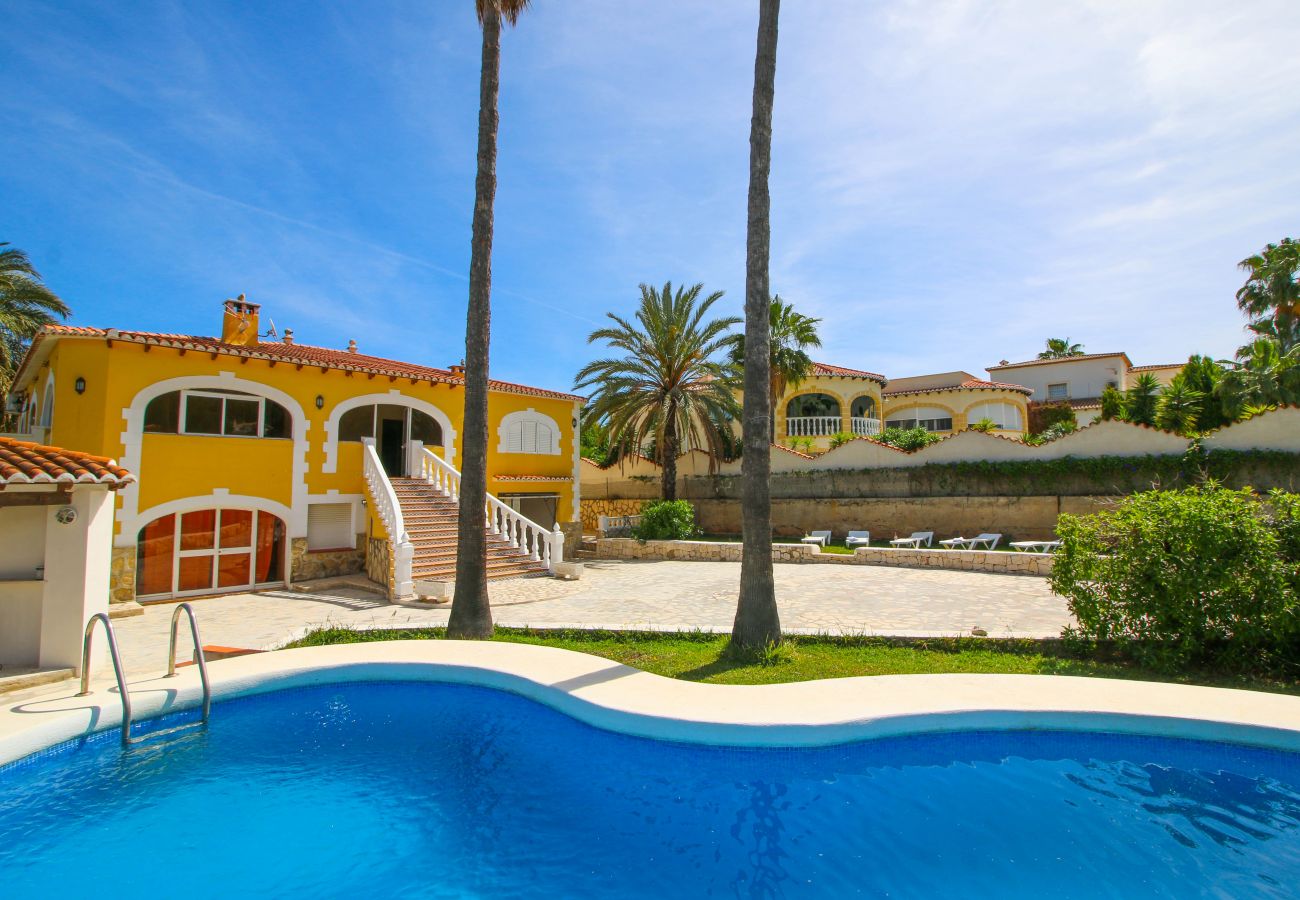 Villa in Denia - Large villa in Montgó with pool