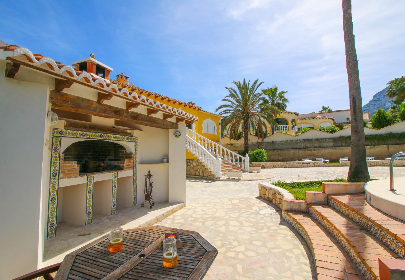 Villa in Denia - Large villa in Montgó with pool