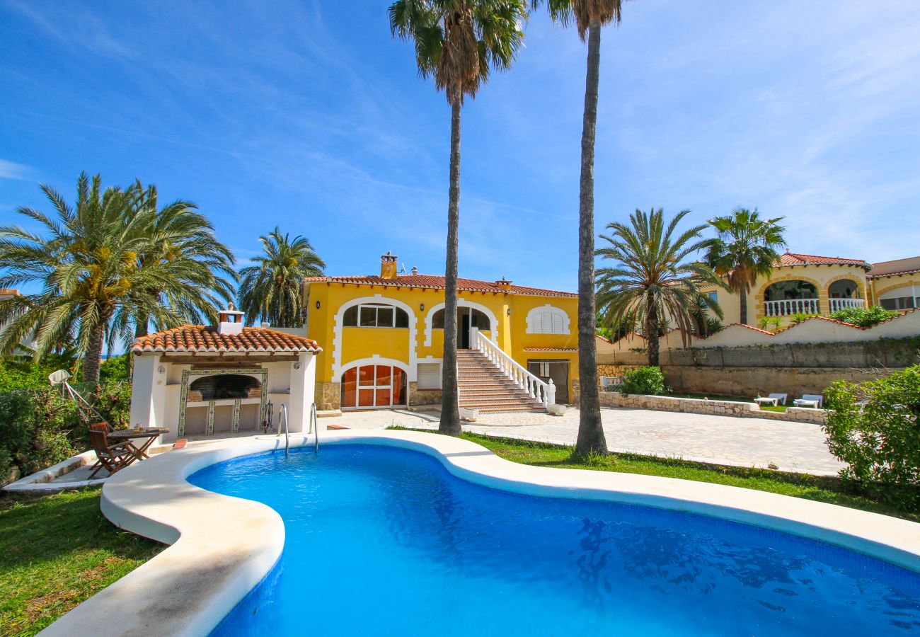 Villa in Denia - Large villa in Montgó with pool