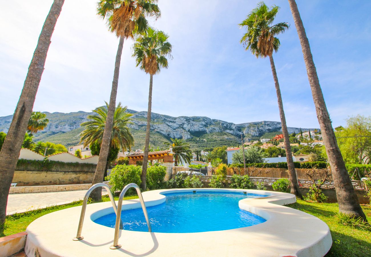 Villa in Denia - Large villa in Montgó with pool