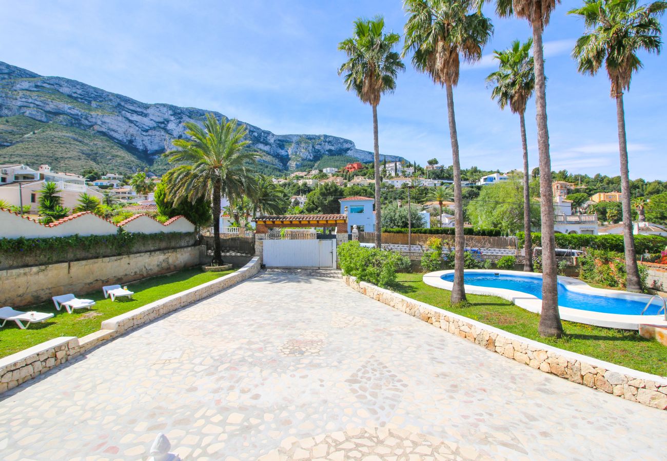 Villa in Denia - Large villa in Montgó with pool