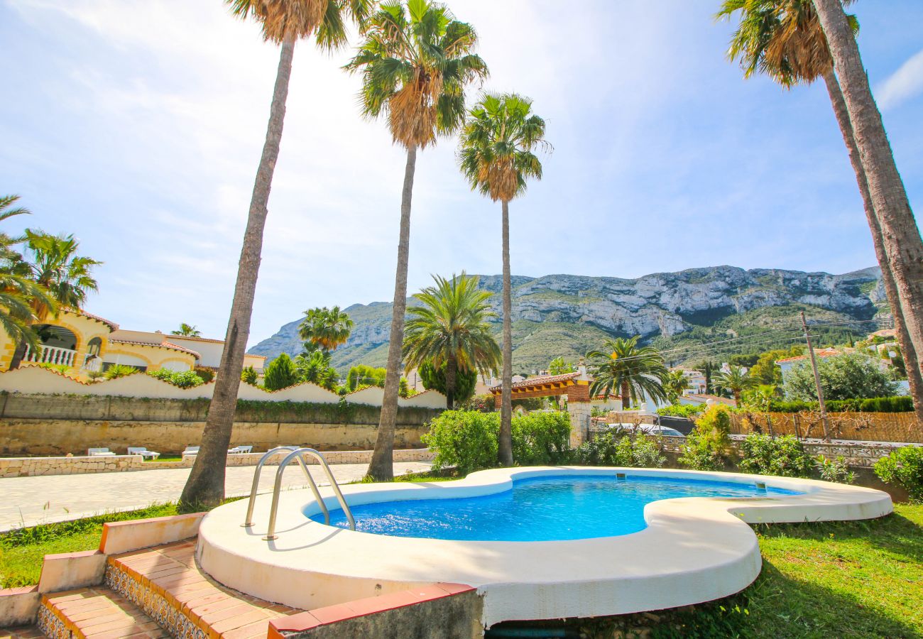 Villa in Denia - Large villa in Montgó with pool