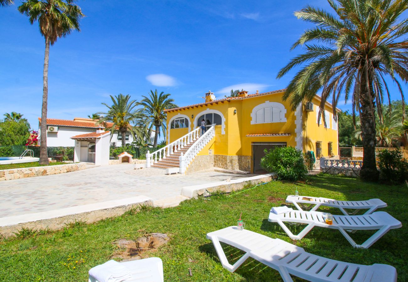 Villa in Denia - Large villa in Montgó with pool