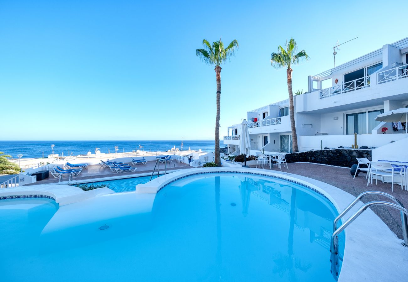 Studio in Puerto del Carmen - Suite Infinity Ocean - amazing pool and sea view