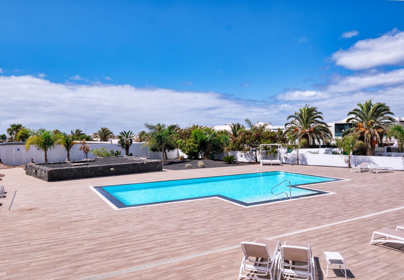 House in Costa Teguise - Sun Glow Senator- pool view 