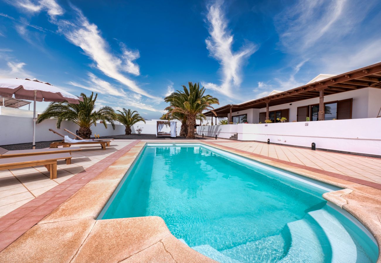 House in Puerto Calero - Casa Guayre - private swimming pool, barbecue, relaxation area, air conditioning 