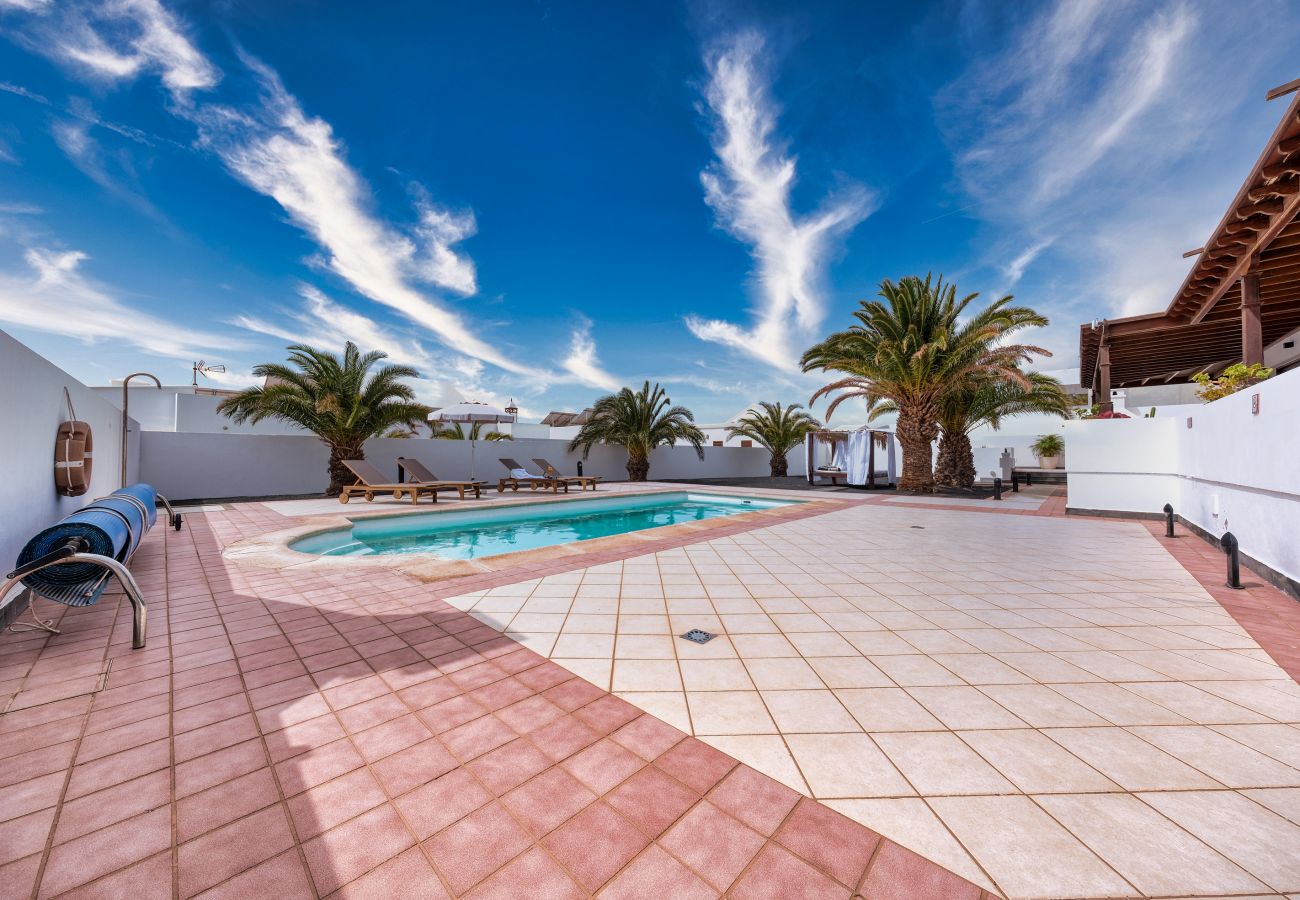 House in Puerto Calero - Casa Guayre - private swimming pool, barbecue, relaxation area, air conditioning 