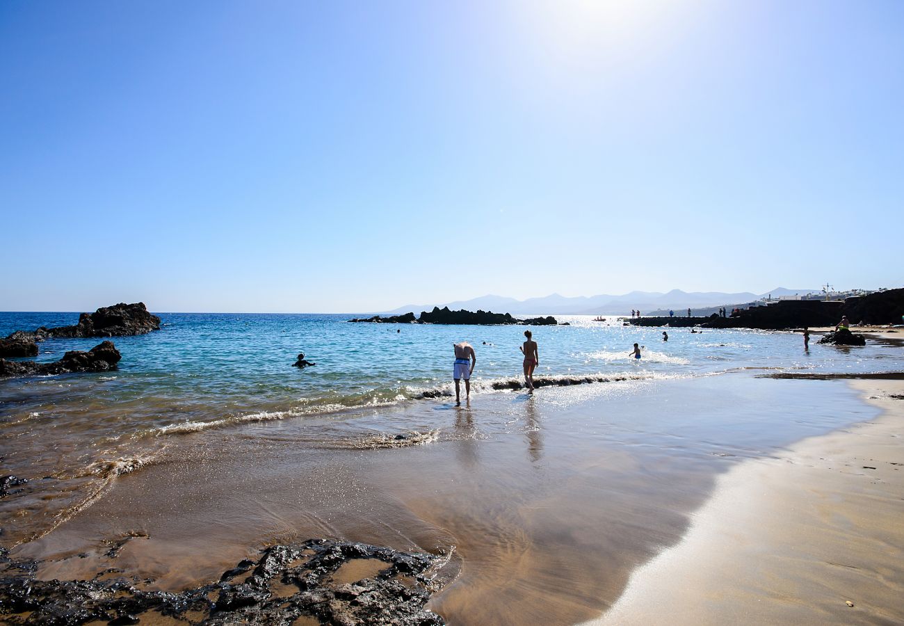 House in Puerto del Carmen - Blue Volcano - 200 from the beach-access to Fariones' sport center ( heated pool, sauna and gym)