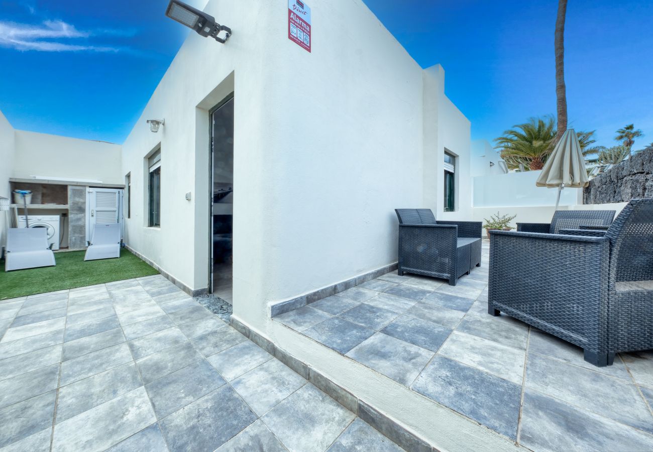 House in Costa Teguise - Cozy Bungalow Next To The Beach