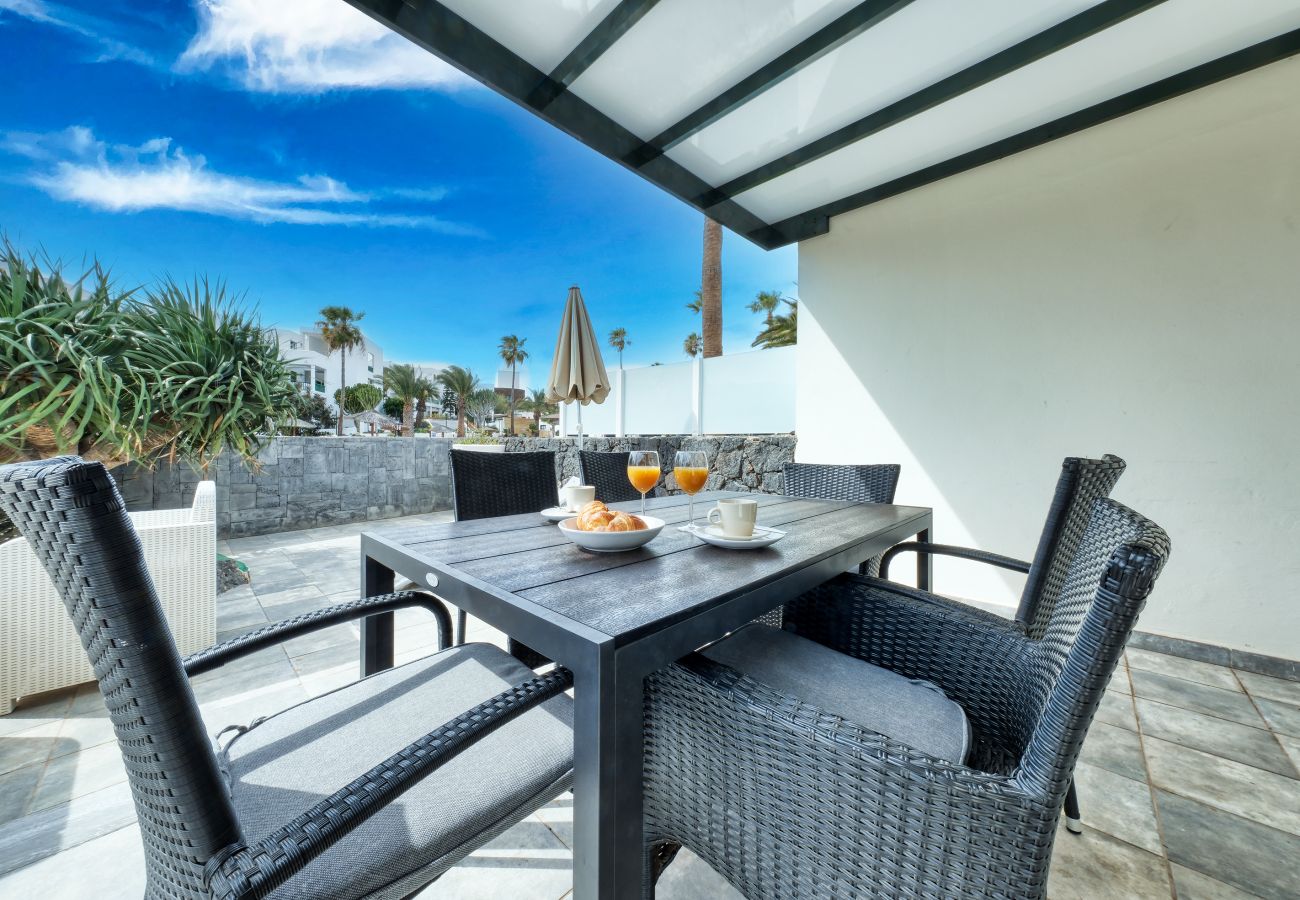 House in Costa Teguise - Luxury bungalow next to the beach promenade-Playa Roca