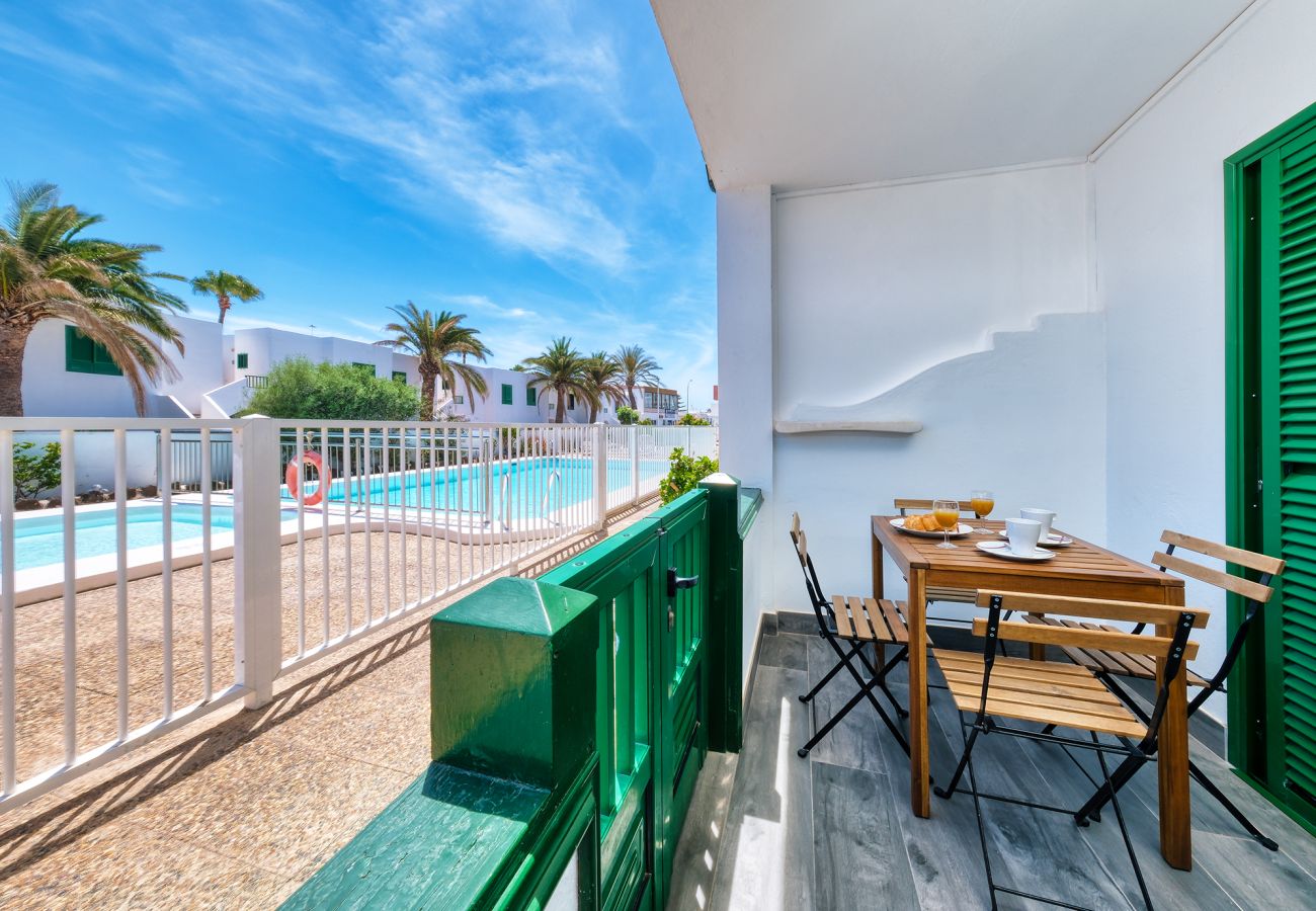 House in Puerto del Carmen - Casa Emilia-close to all amenities and beach