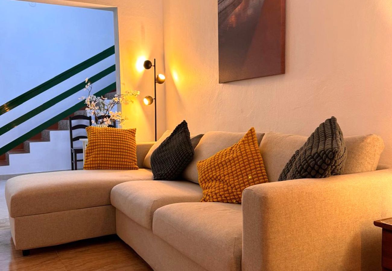 Rent by room in Tinajo - Casa NoPasaNada: habitación La Palma con baño privado 