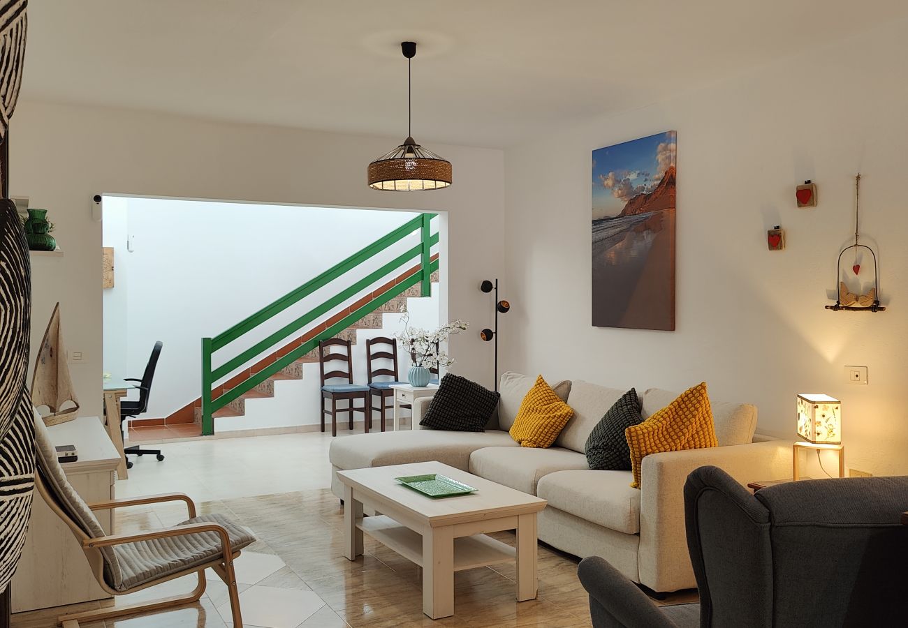 Rent by room in Tinajo - Casa NoPasaNada: habitación La Palma con baño privado 