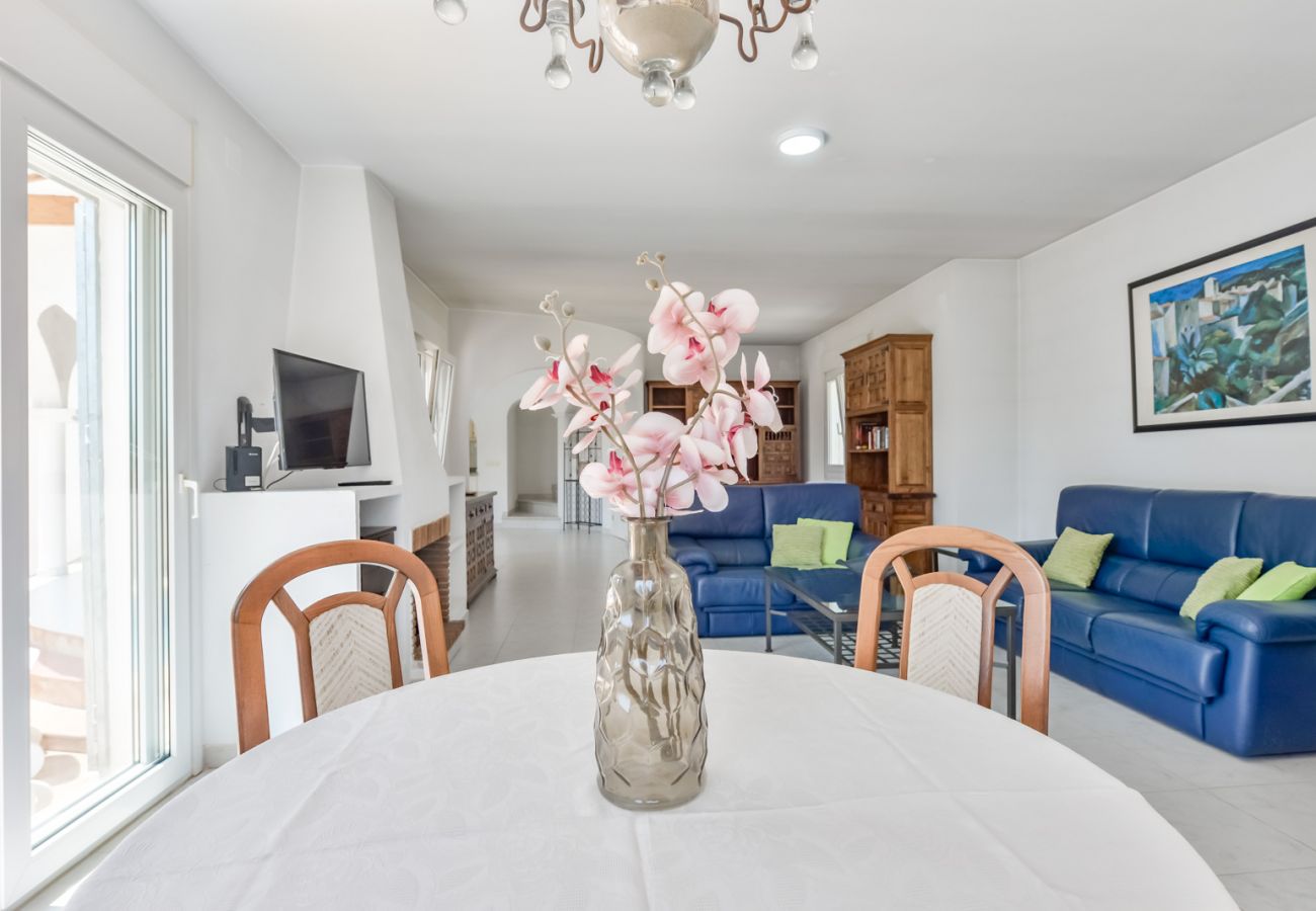 Villa à Moraira - SEBASTIAN, villa pour 4 pax à Moraira et piscine privée. wifi gratuit