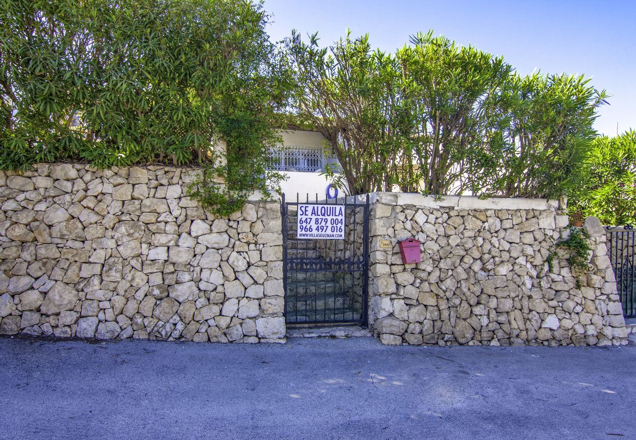 Bungalow à Moraira - MEU LAR, Bungalow confortable idéal pour les couples, près de la plage