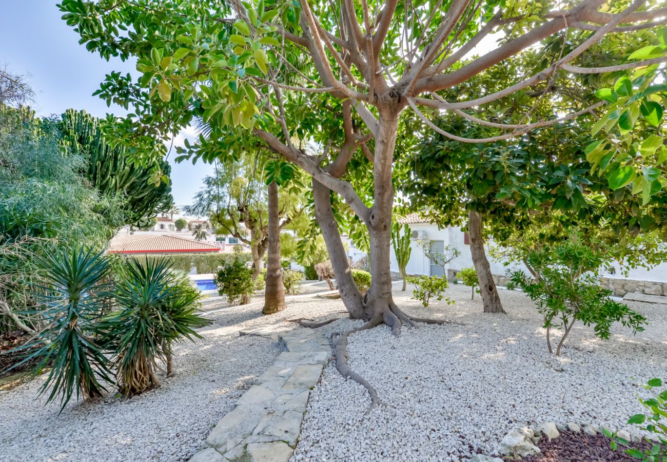 Bungalow à Moraira - MEU LAR, Bungalow confortable idéal pour les couples, près de la plage