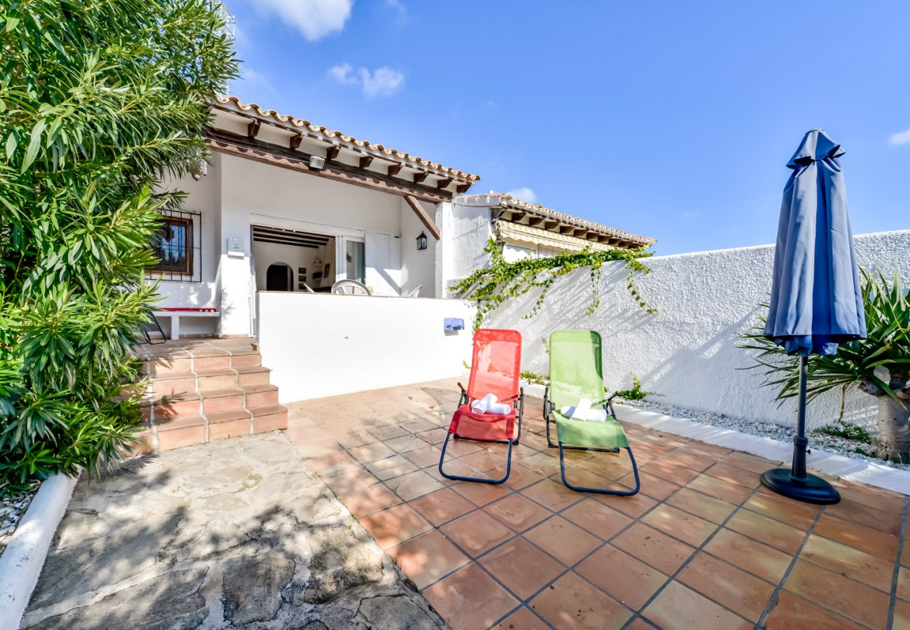 Bungalow à Moraira - MEU LAR, Bungalow confortable idéal pour les couples, près de la plage