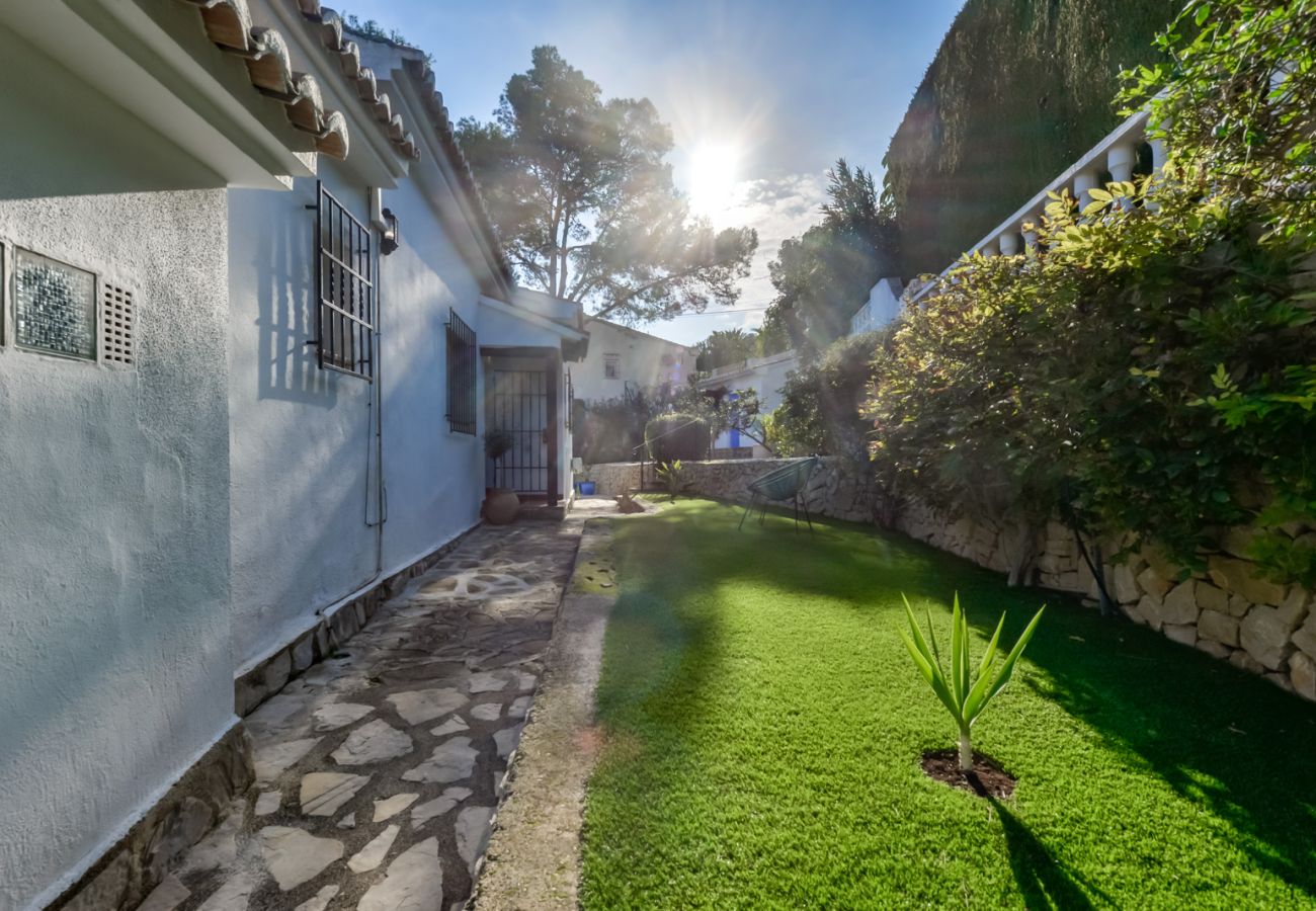 Villa à Moraira - OLGA - Villa accueillante et de bon goût avec piscine privée et WIFI GRATUIT pour 7 personnes.