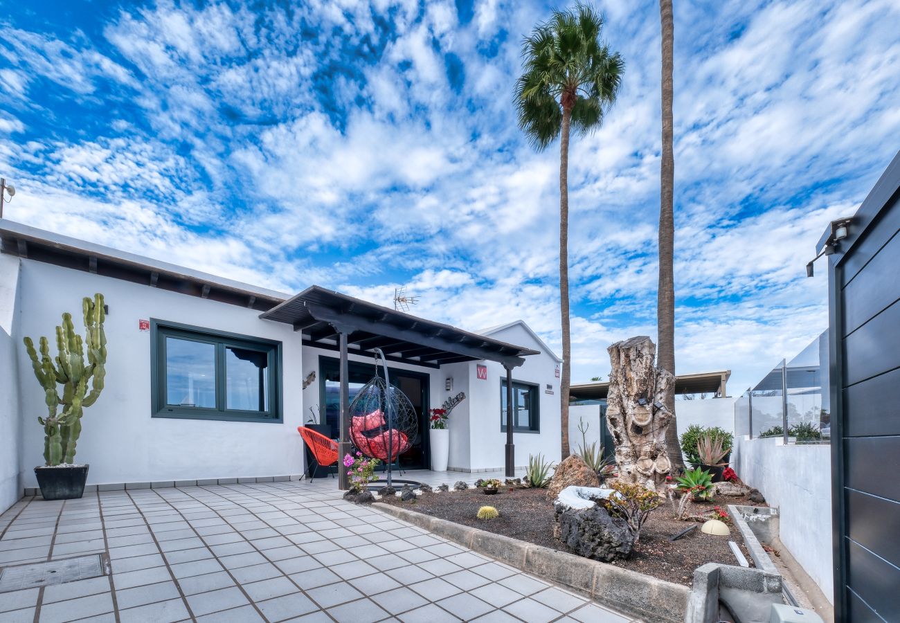 Maison à Puerto del Carmen - Casa Eva - 300m de la plage, piscine privée et wifi rapide