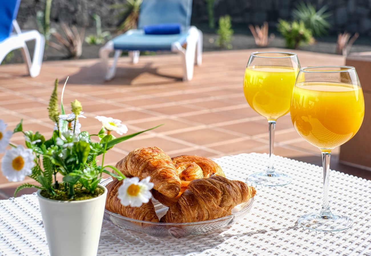 Maison à Playa Blanca - Casa Fatmar Montaña Roja - Maison de vacances spacieuse avec piscine privée. Animaux acceptés 