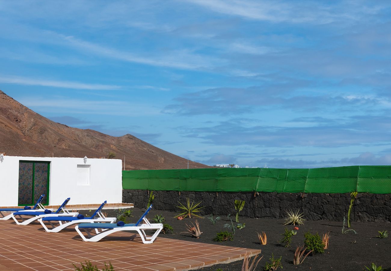 Maison à Playa Blanca - Casa Fatmar Montaña Roja - Maison de vacances spacieuse avec piscine privée. Animaux acceptés 