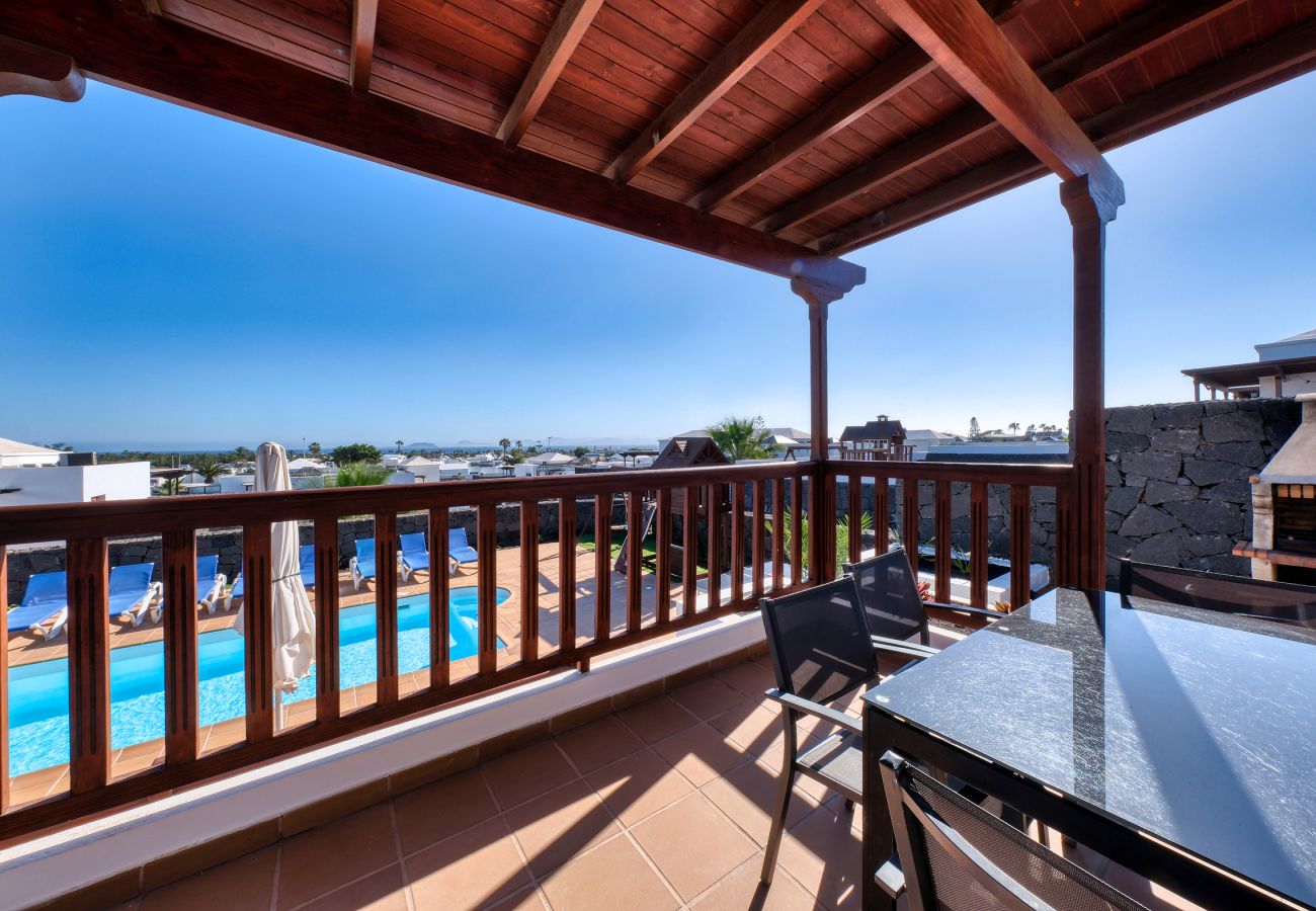 Villa à Playa Blanca - Villa Flavia, piscine privée, jacuzzi, salle de jeux et vue sur la mer. ECO