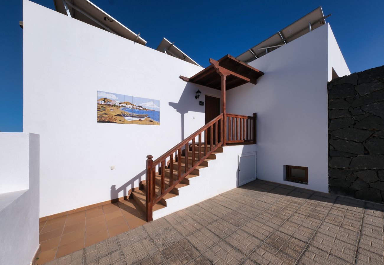 Villa à Playa Blanca - Villa Flavia, piscine privée, jacuzzi, salle de jeux et vue sur la mer. ECO