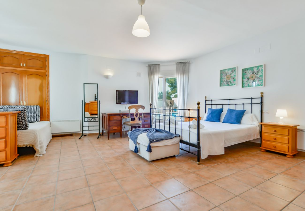 Villa à Moraira - Villa à louer à Moraira LOLA, pour 9 pax avec piscine privée, idéale pour les familles.