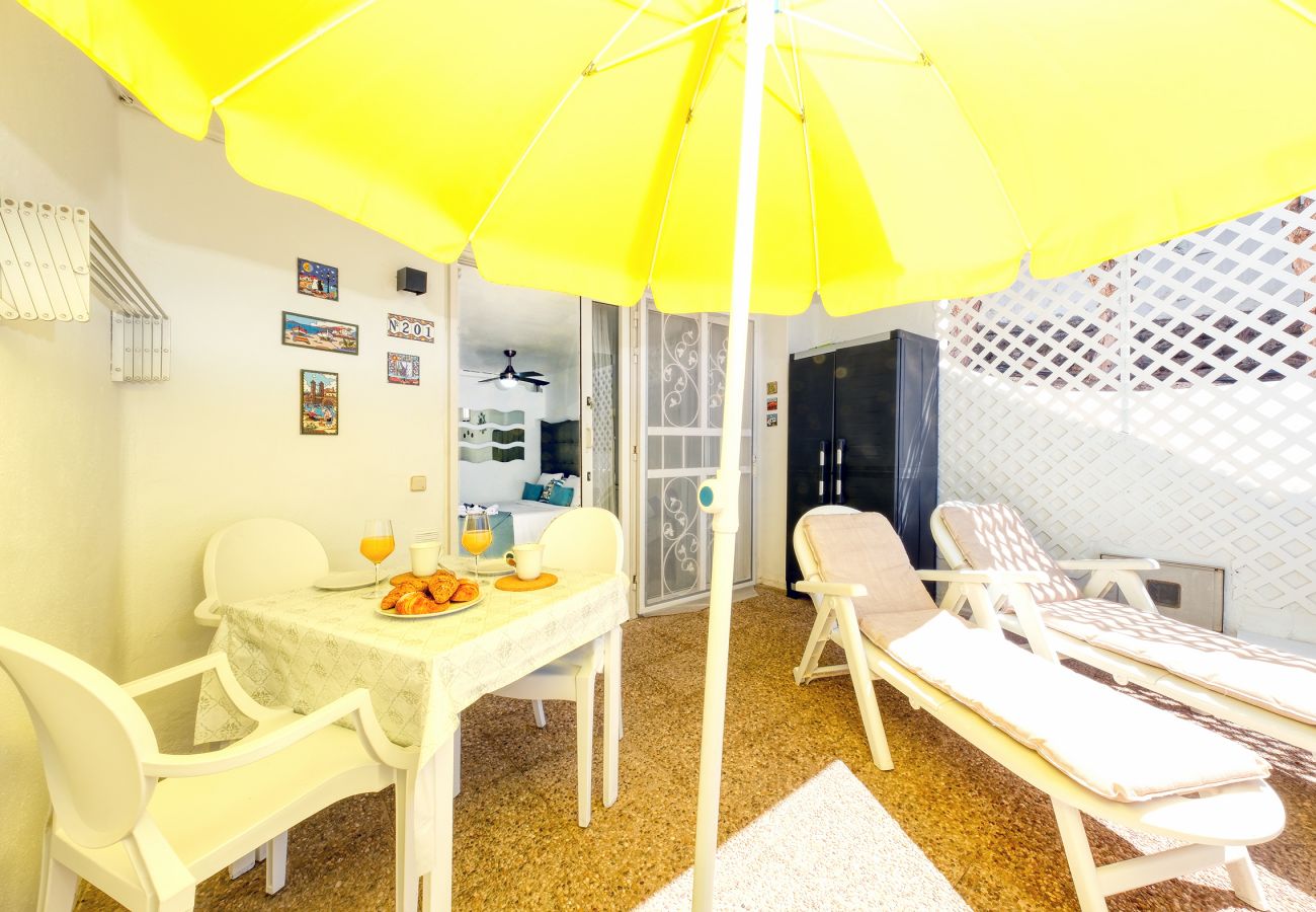 Studio à Puerto del Carmen - Suite Infinity Ocean - vue sur la piscine et la mer